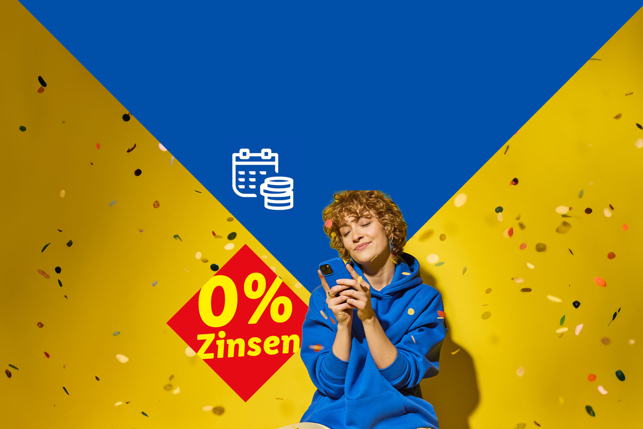 Junge Frau mit Smartphone, umgeben von Konfetti, mit 0% Zinsen und Kalender-Symbol.