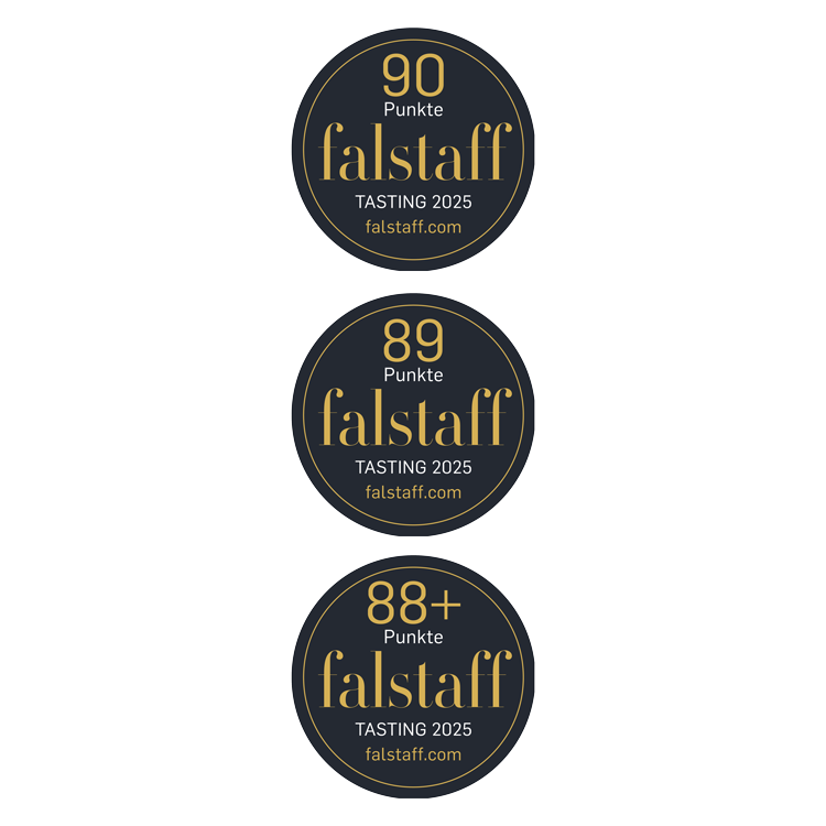Drei Falstaff-Bewertungssiegel für Wein mit 90, 89 und 88+ Punkten.