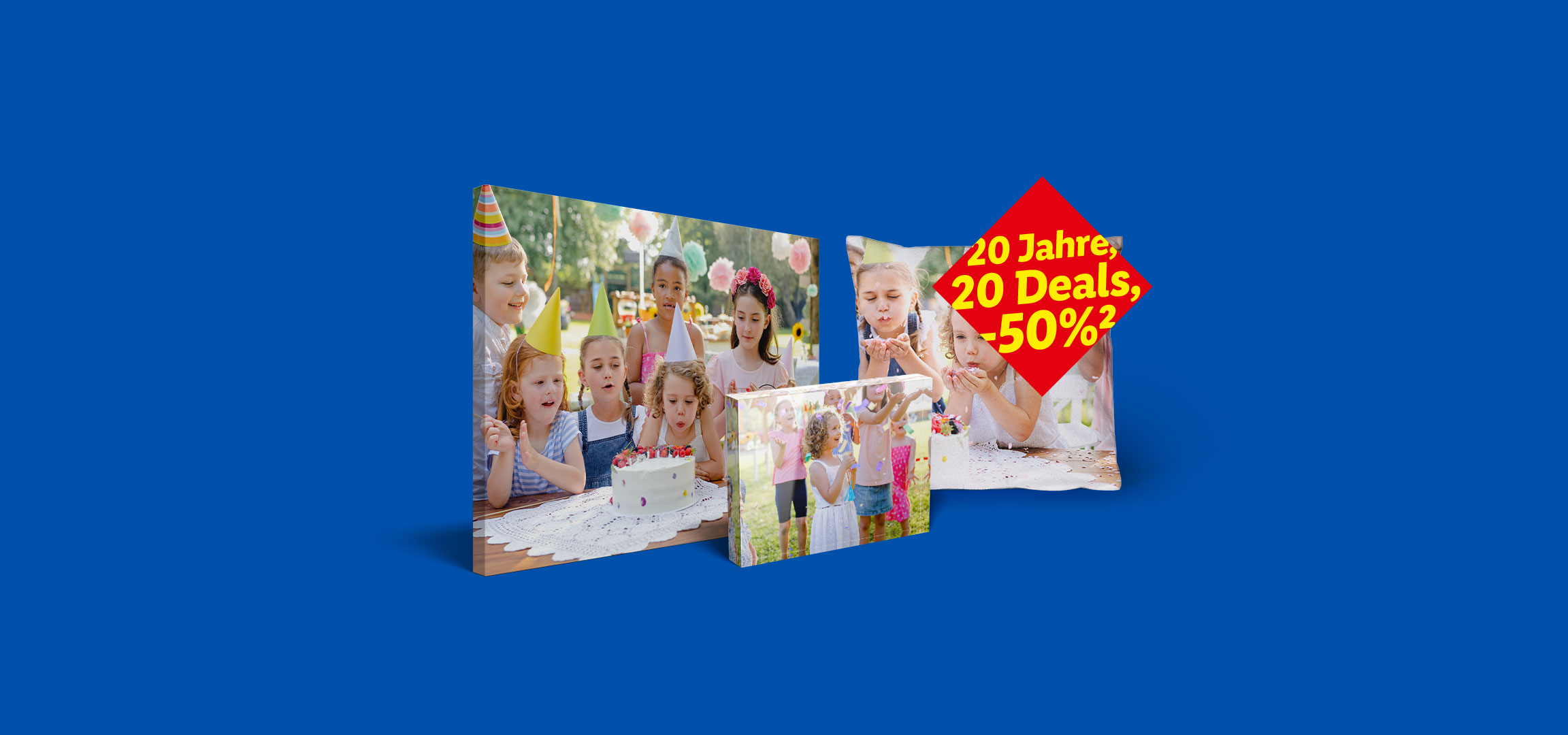 Fotosprodukte wie Leinwand, Fotokissen und Acrylblock mit Kindern die Geburtstag feiern. In einer Raute zu sehen: 20 Jahre, 20 Deals, -50%