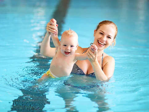 Babyschwimmen: Ab wann? 