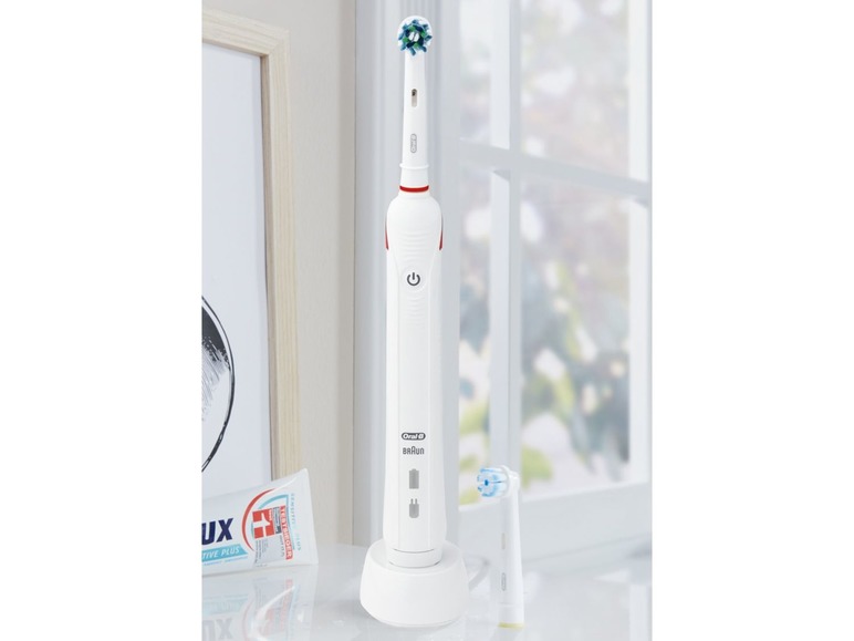 Gehe zu Vollbildansicht: Oral-B Elektrische Zahnbürste »Pro 2 2700 Sensi Ultra thin White«, mit 2 Aufsteckbürsten - Bild 2