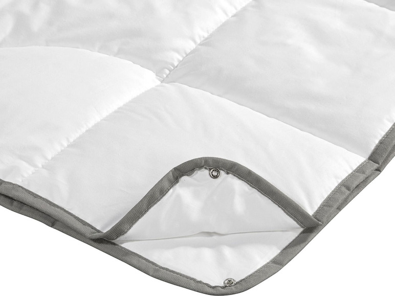 Gehe zu Vollbildansicht: BADENIA TRENDLINE 4-Jahreszeiten-Bettdecke »TENCEL™«, zweilagig, knöpfbar, Baumwoll-Bezug - Bild 6