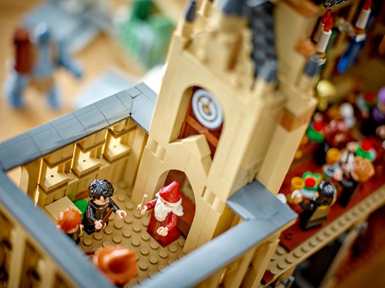 Gehe zu Vollbildansicht: LEGO 76435 »Schloss Hogwarts : Die Große Halle« - Bild 7