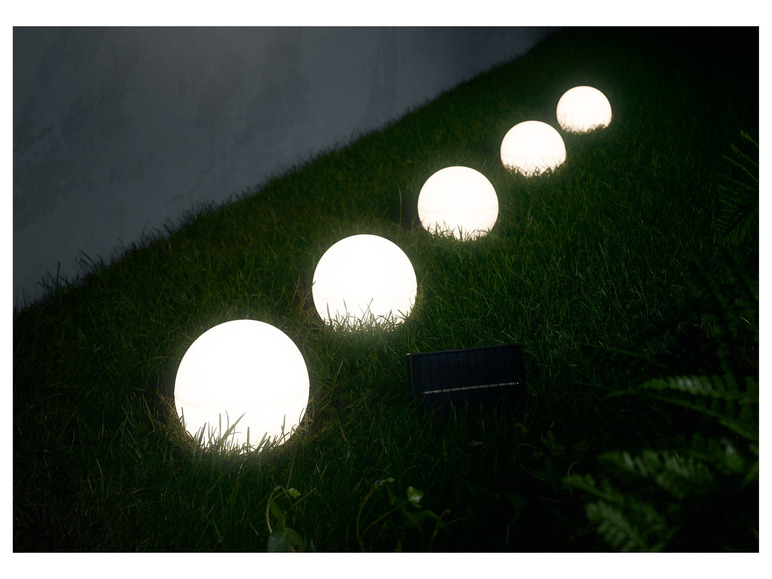 Gehe zu Vollbildansicht: LIVARNO home LED Solar Bodenlichterkette, mit 5 Leuchten - Bild 20