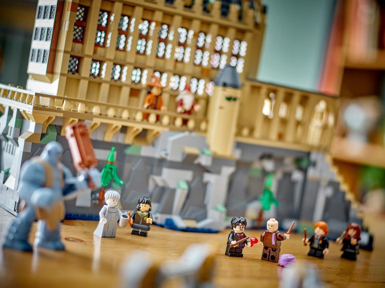 Gehe zu Vollbildansicht: LEGO 76435 »Schloss Hogwarts : Die Große Halle« - Bild 8