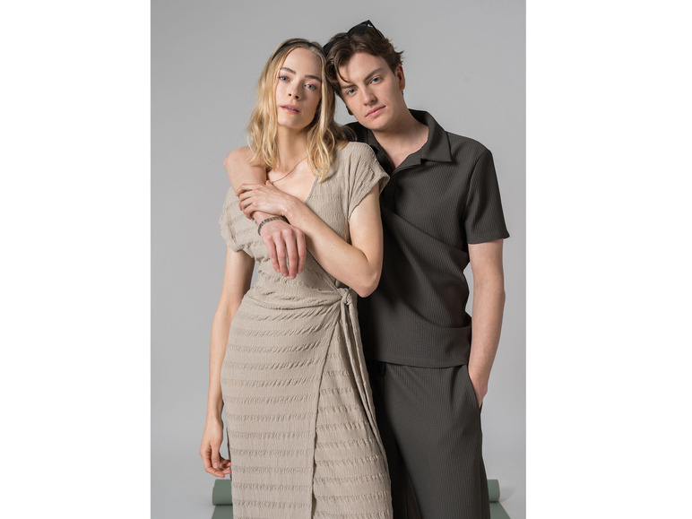 Gehe zu Vollbildansicht: esmara® Damen Midi-Kleid mit modischer Crinklestruktur, beige - Bild 7