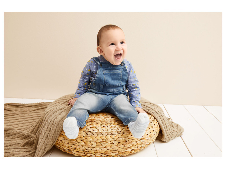 Gehe zu Vollbildansicht: lupilu® Baby Latzhose Sweatdenim, mit Bio-Baumwolle - Bild 6