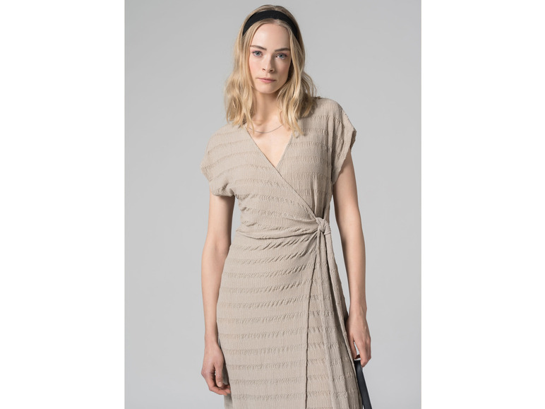 Gehe zu Vollbildansicht: esmara® Damen Midi-Kleid mit modischer Crinklestruktur, beige - Bild 4