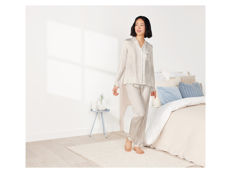 Gehe zu Vollbildansicht: esmara® Damen Satin-Pyjama, 2-teilig, aus edler, fließender Satin-Qualität - Bild 4