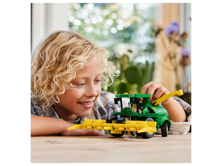 Gehe zu Vollbildansicht: LEGO® Technic 42168 »John Deere 9700 Forage Harvester« - Bild 2