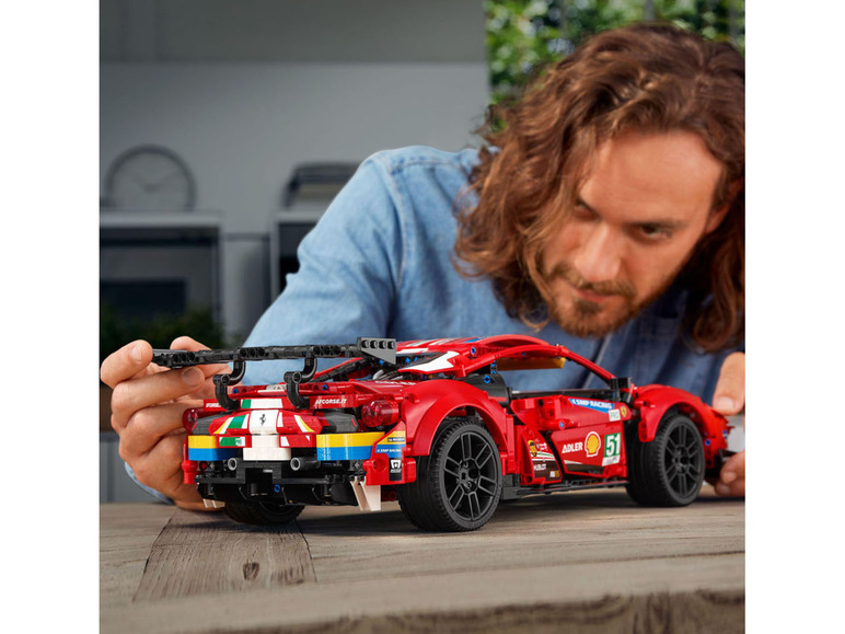 Gehe zu Vollbildansicht: LEGO® Technic 42125 »Ferrari 488 GTE AF Corse #51« - Bild 4