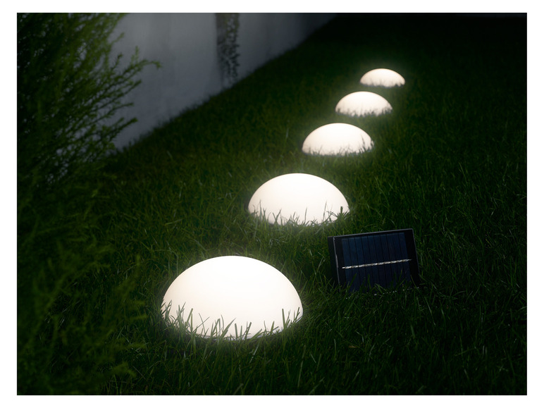 Gehe zu Vollbildansicht: LIVARNO home LED Solar Bodenlichterkette, mit 5 Leuchten - Bild 6