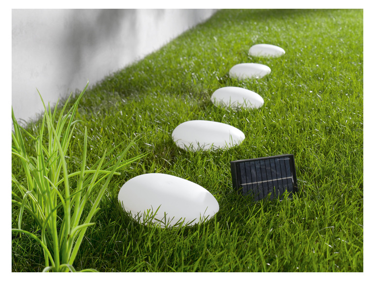 Gehe zu Vollbildansicht: LIVARNO home LED Solar Bodenlichterkette, mit 5 Leuchten - Bild 26