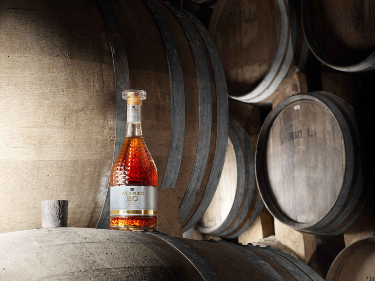 Gehe zu Vollbildansicht: TORRES 20 Jahre Hors d'Age Superior Brandy mit Geschenkbox 40% Vol - Bild 2