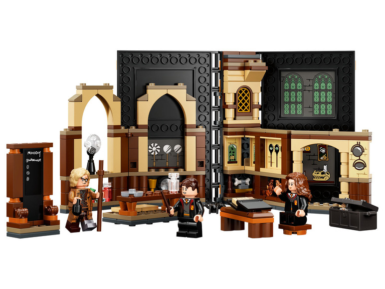 Gehe zu Vollbildansicht: LEGO Harry Potter 76397 »Hogwarts Moment Verteidigungsunterricht« - Bild 2