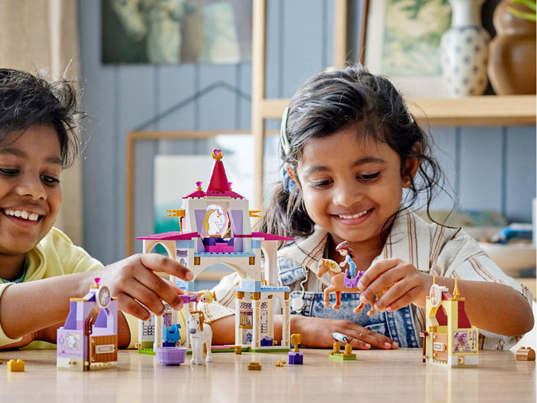 LEGO® Disney Princess™ 43195 Ställe« Rapunzels und königliche »Belles