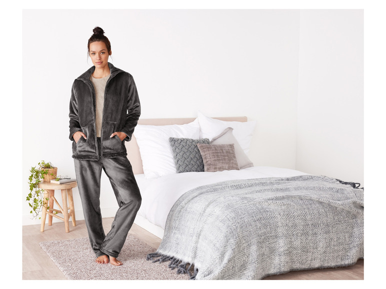 Gehe zu Vollbildansicht: esmara® Damen Pyjama-Set, 3-teilig, mit Rundhalsausschnitt - Bild 15