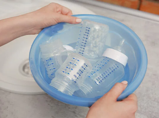 Babyflaschen hygienisch reinigen: Eine Anleitung